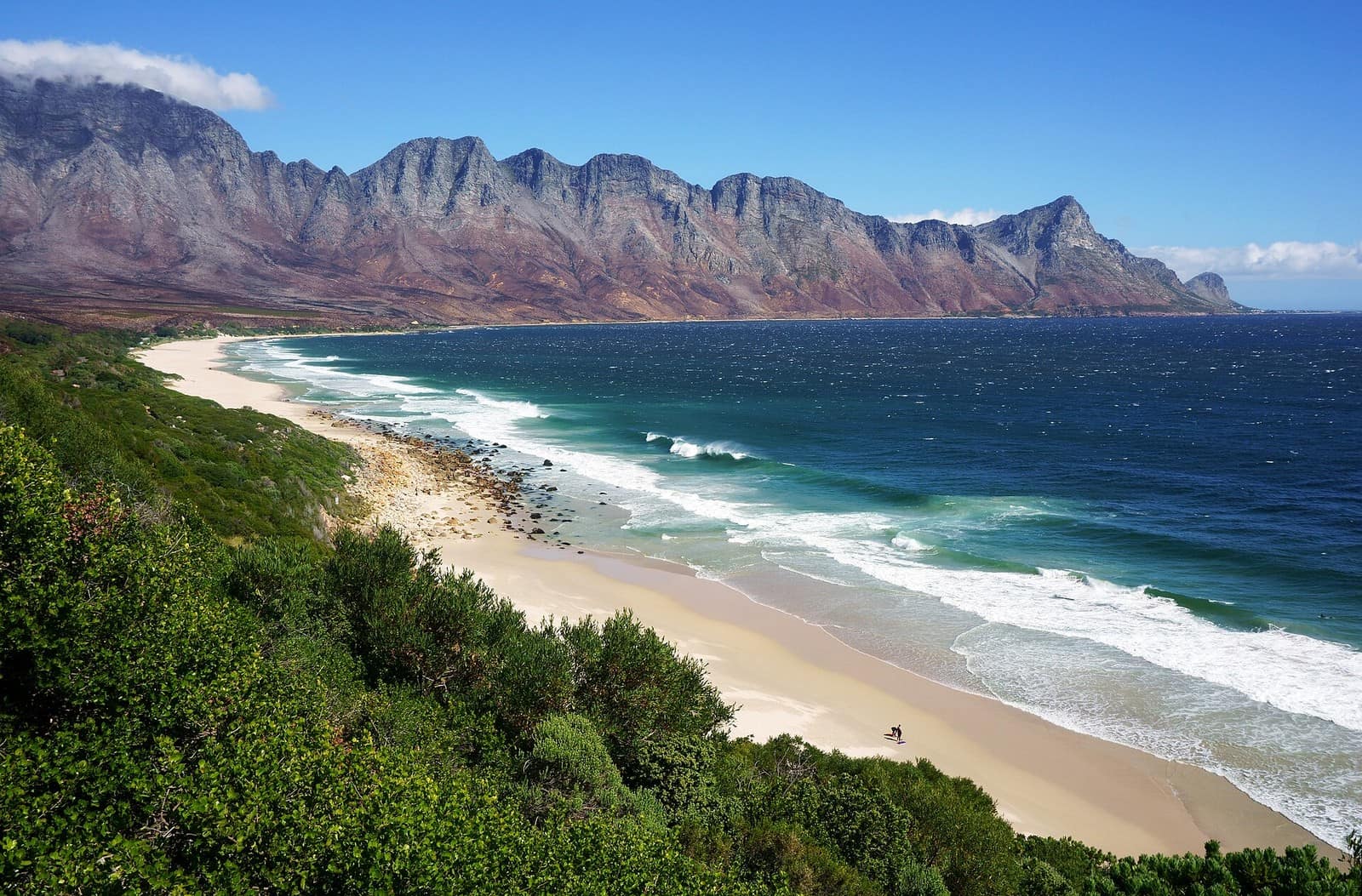 Kogel Bay beach and the Kogelberg mountains, seen from Dappat se Gat